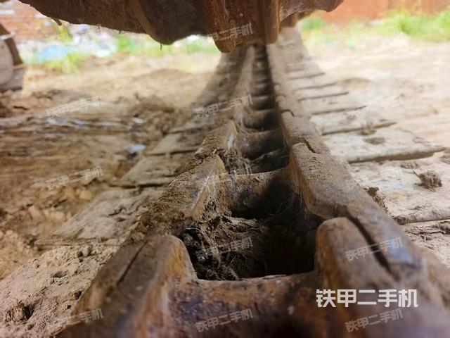 回轉(zhuǎn)馬達(dá)和主控閥(整機(jī)外觀) 回轉(zhuǎn)馬達(dá)和主控閥(整機(jī)外觀)