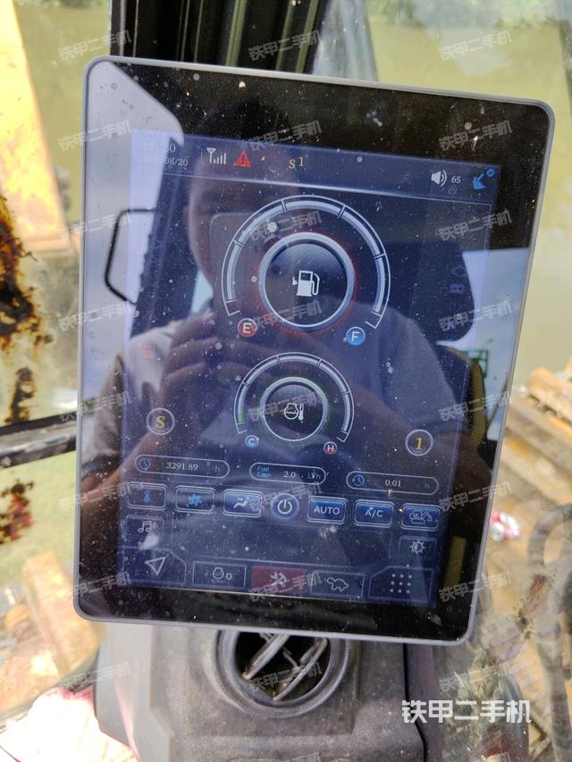 駕駛室整體（整機外觀）