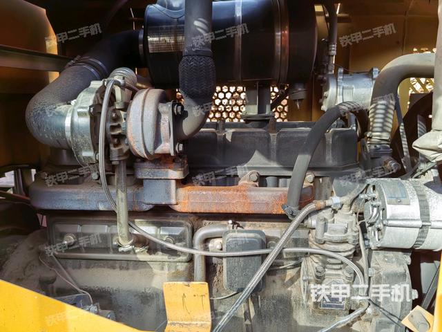 發(fā)動機(jī)左側(cè)（整機(jī)外觀及大件）