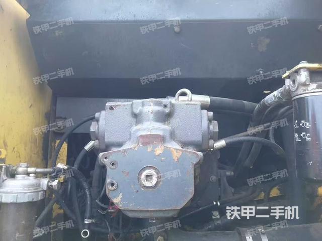 液壓泵艙室正面整體(整機(jī)外觀) 液壓泵艙室正面整體(整機(jī)外觀)