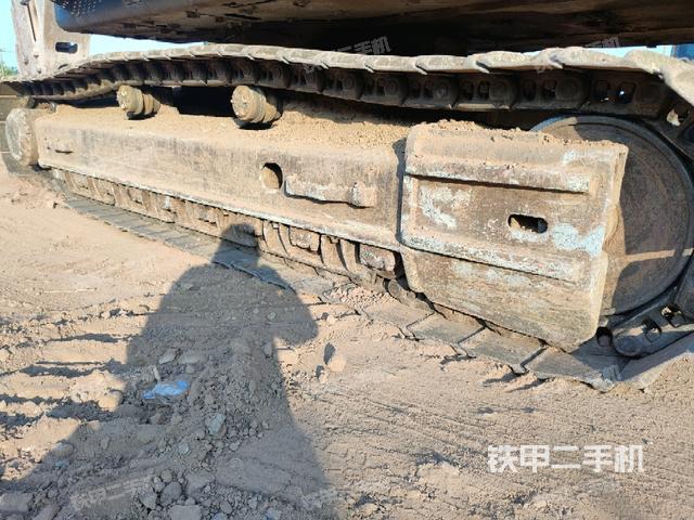 右側(cè)履帶整體(行走機(jī)構(gòu)) 右側(cè)履帶整體(行走機(jī)構(gòu))