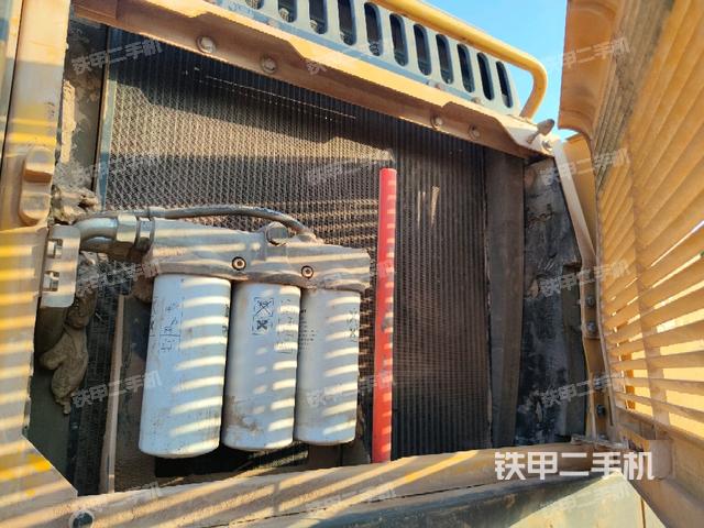 散熱器正面(大件艙室) 散熱器正面(大件艙室)