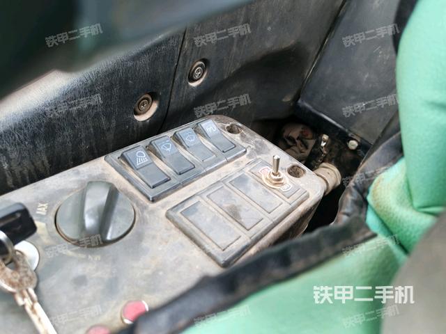 駕駛室左后45度（駕駛室部分）