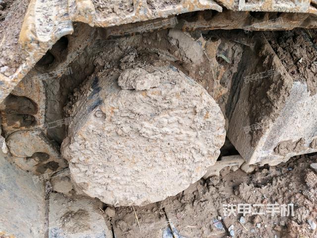 右驅(qū)動輪（行走機構(gòu)）