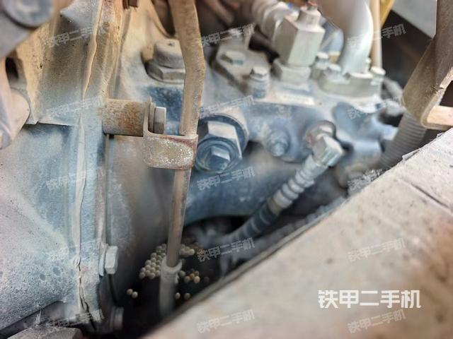 液壓泵艙室正面整體(整機外觀) 液壓泵艙室正面整體(整機外觀)