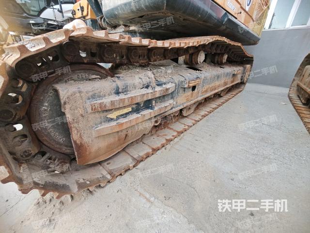 单侧履带整体(整机外观) 单侧履带整体(整机外观)