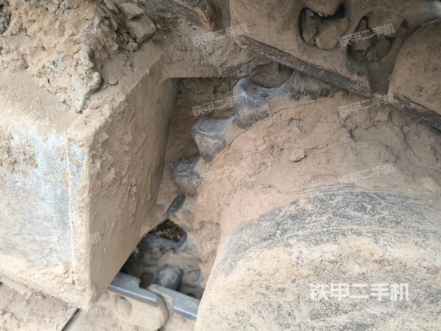右側(cè)履帶整體(行走機(jī)構(gòu)) 右側(cè)履帶整體(行走機(jī)構(gòu))