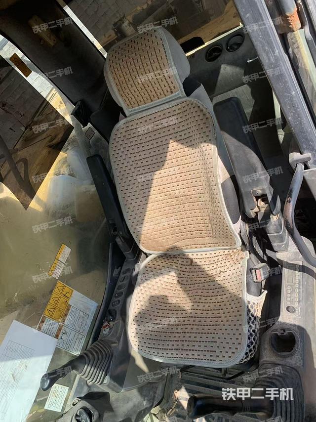 驾驶室整体(整机外观) 驾驶室整体(整机外观)