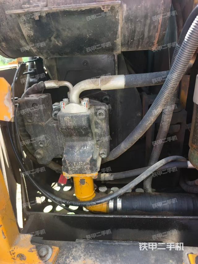 液壓泵艙室正面整體（整機(jī)外觀）