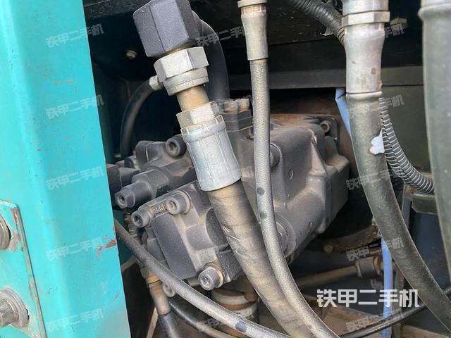 液壓泵艙室正面整體(整機(jī)外觀) 液壓泵艙室正面整體(整機(jī)外觀)
