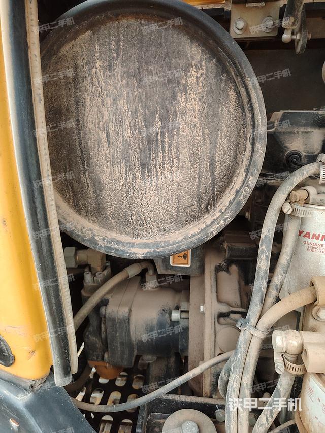 液壓泵艙室正面整體(整機外觀) 液壓泵艙室正面整體(整機外觀)