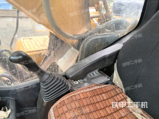 座椅后部(駕駛室部分) 座椅后部(駕駛室部分)