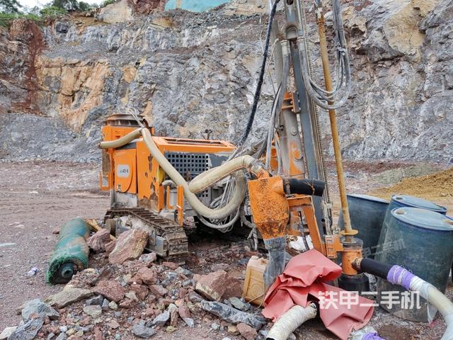 整機(jī)右側(cè)（設(shè)備外觀及核心部件）