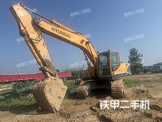 现代R215-9挖掘机实拍图片