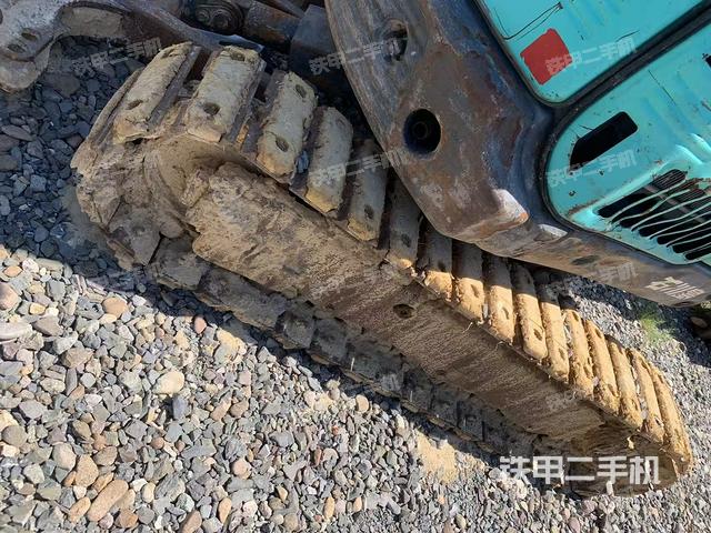 單側(cè)履帶整體(整機(jī)外觀) 單側(cè)履帶整體(整機(jī)外觀)