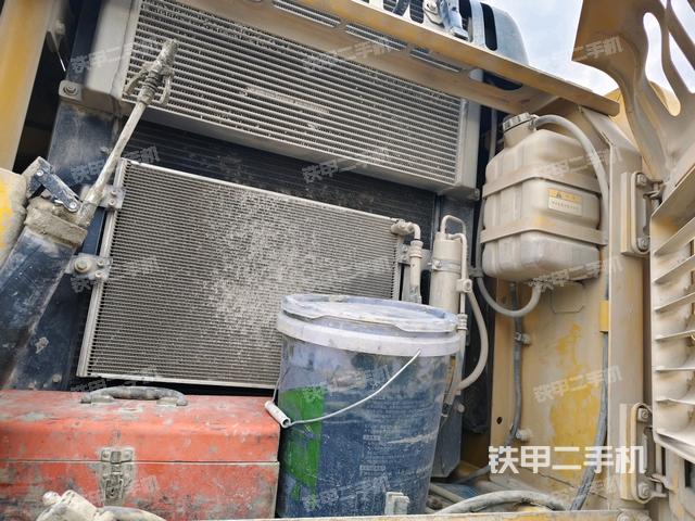 散熱器正面(大件艙室) 散熱器正面(大件艙室)