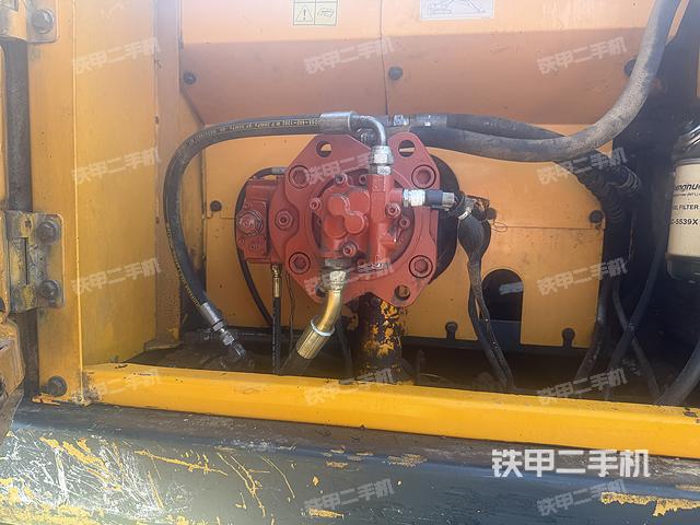 液壓泵艙室正面整體(整機外觀) 液壓泵艙室正面整體(整機外觀)
