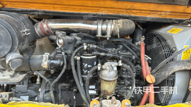 回转马达和主控阀（整机外观）