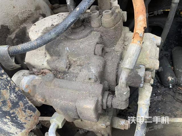 液壓泵艙室正面整體(整機外觀) 液壓泵艙室正面整體(整機外觀)