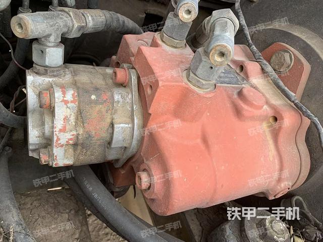 液壓泵艙室正面整體（整機(jī)外觀）