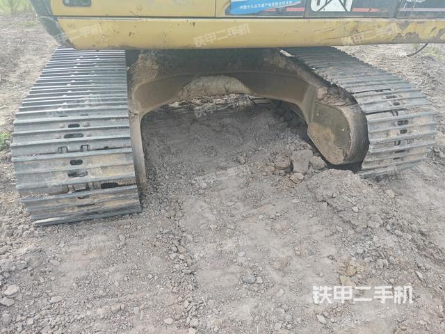 轉(zhuǎn)盤和下車架正前(工作和回轉(zhuǎn)裝置) 轉(zhuǎn)盤和下車架正前(工作和回轉(zhuǎn)裝置)
