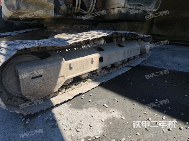 右侧履带整体(行走机构) 右侧履带整体(行走机构)