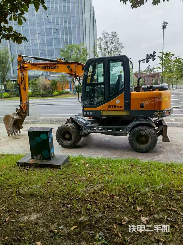 新源XYB75W-9挖掘機