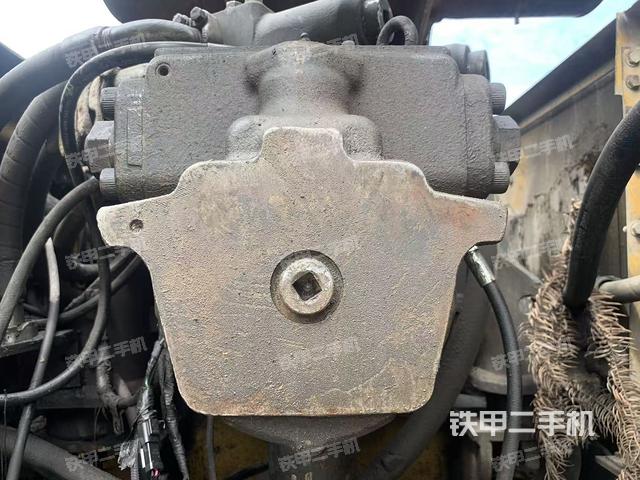 液壓泵艙室正面整體(整機(jī)外觀) 液壓泵艙室正面整體(整機(jī)外觀)