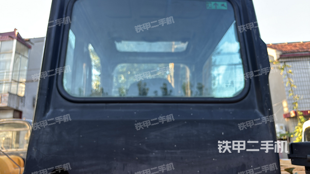 驾驶室顶部（整机外观）