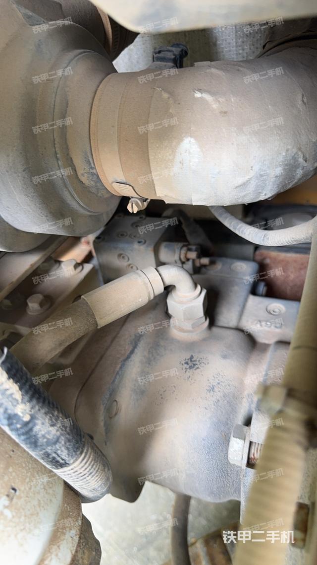 回转马达和主控阀（整机外观）