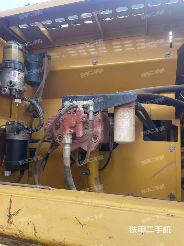 液壓泵艙室正面整體(整機(jī)外觀) 液壓泵艙室正面整體(整機(jī)外觀)