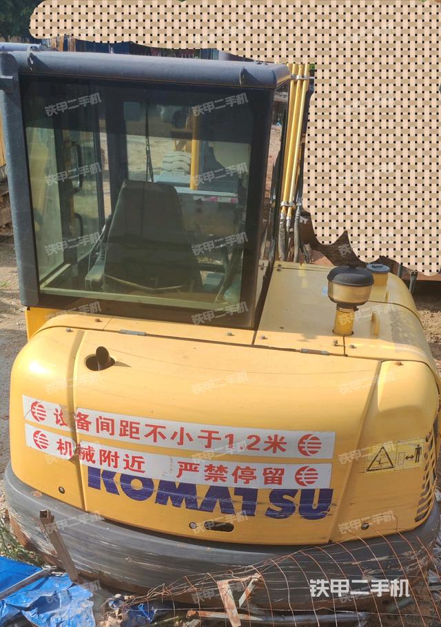 回轉(zhuǎn)馬達(dá)和主控閥(整機(jī)外觀) 回轉(zhuǎn)馬達(dá)和主控閥(整機(jī)外觀)