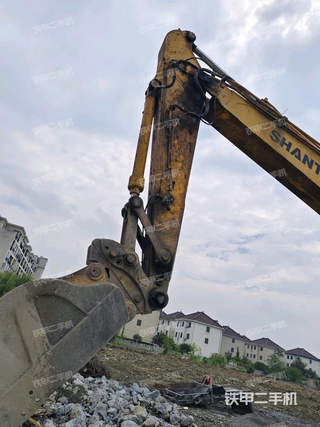 小臂整體左后(工作和回轉裝置) 小臂整體左后(工作和回轉裝置)