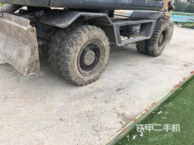 左側(cè)履帶整體?(行走機(jī)構(gòu)) 左側(cè)履帶整體?(行走機(jī)構(gòu))