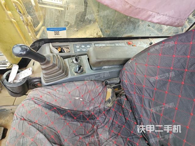 座椅右側(cè)控制臺/鑰匙門/油門/含右手柄(駕駛室部分) 座椅右側(cè)控制臺/鑰匙門/油門/含右手柄(駕駛室部分)