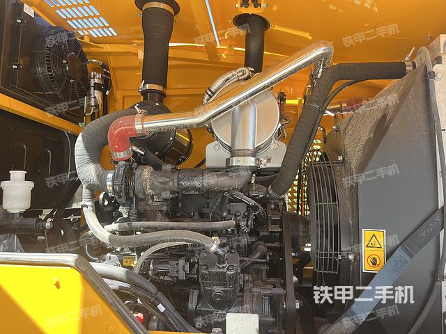 发动机右侧（整机外观及大件）