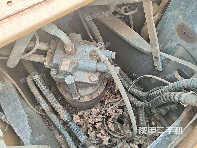 回转马达和主控阀（整机外观）