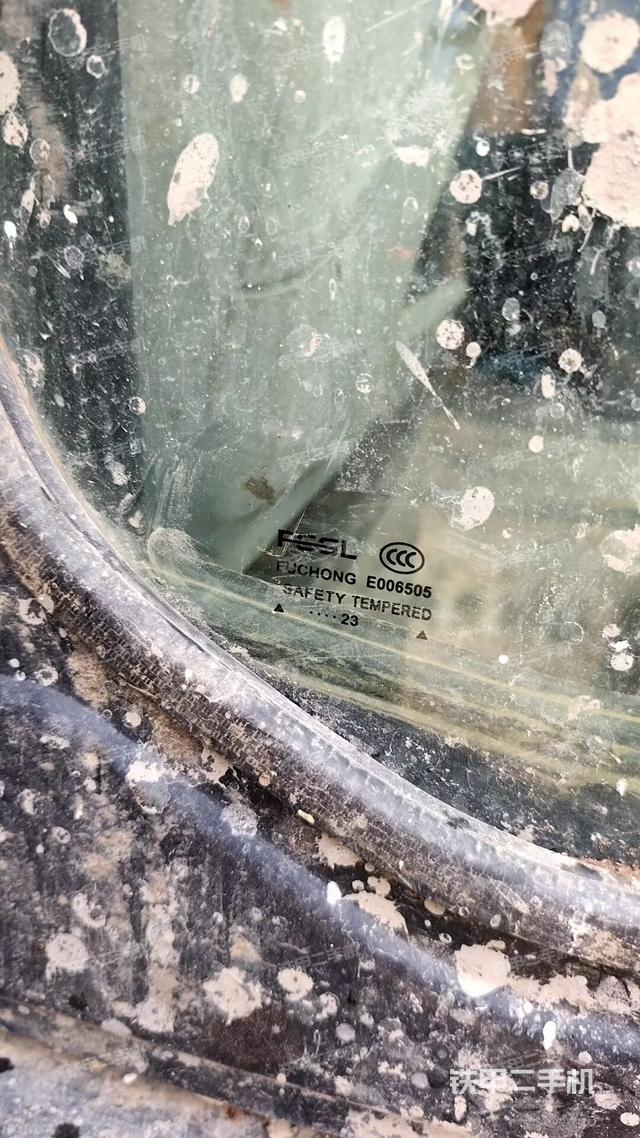 后窗玻璃角标(驾驶室部分) 后窗玻璃角标(驾驶室部分)