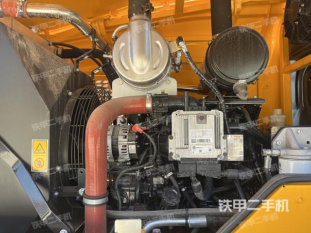 发动机左侧（整机外观及大件）