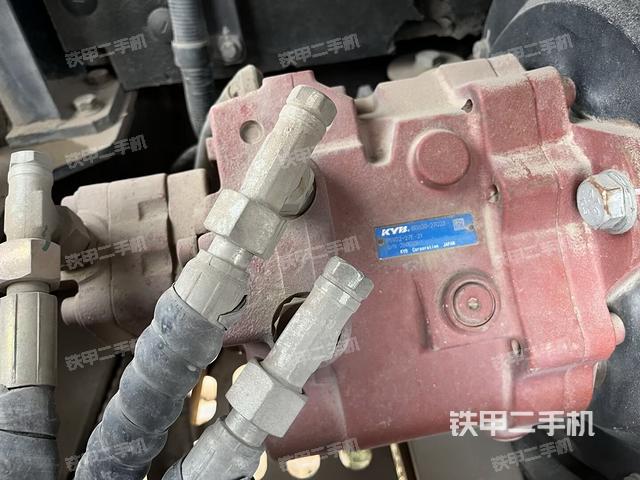 液压泵舱室正面整体(整机外观) 液压泵舱室正面整体(整机外观)