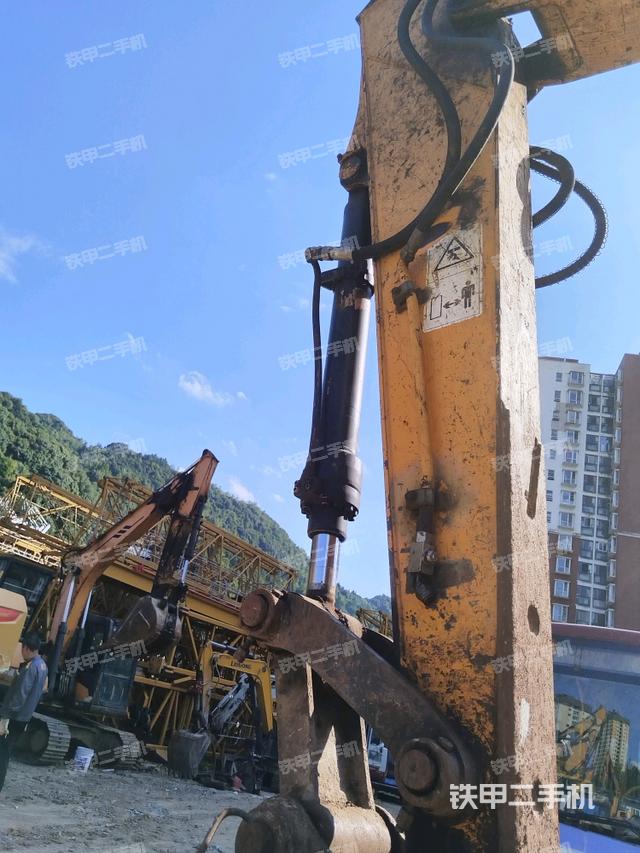 小臂整體左后(工作和回轉(zhuǎn)裝置) 小臂整體左后(工作和回轉(zhuǎn)裝置)