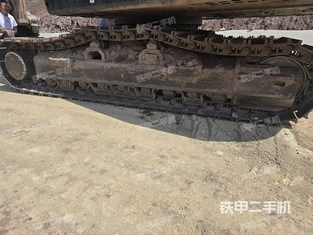 单侧履带整体(整机外观) 单侧履带整体(整机外观)