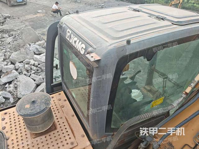 驾驶室顶部（整机外观）