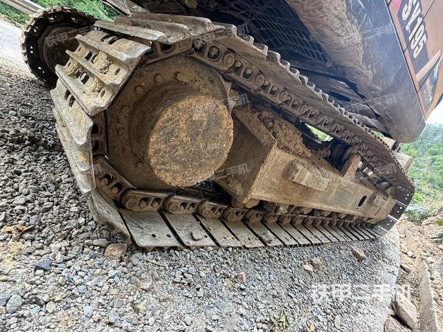 單側(cè)履帶整體(整機(jī)外觀) 單側(cè)履帶整體(整機(jī)外觀)