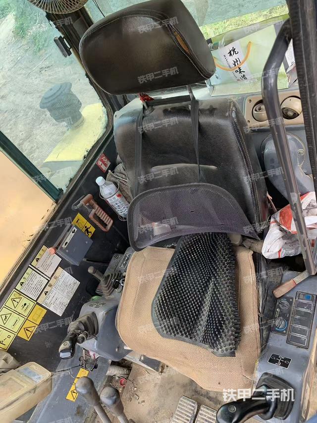 驾驶室整体(整机外观) 驾驶室整体(整机外观)