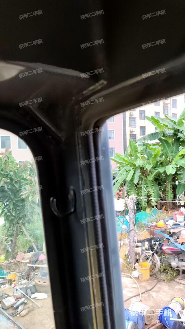 駕駛室內(nèi)座椅、儀表操作手柄全景（壓路機(jī)駕駛室）