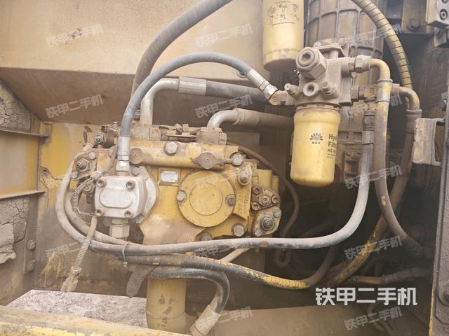 液壓泵斜45?右(大件艙室) 液壓泵斜45?右(大件艙室)