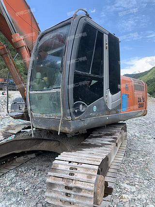 日立ZX200-3挖掘机实拍图片
