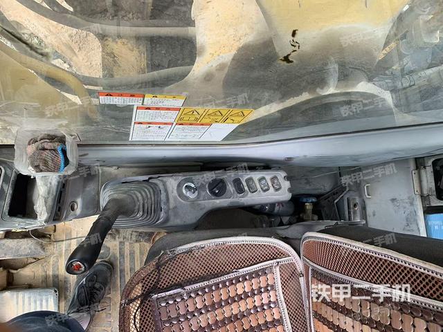 駕駛室整體(整機(jī)外觀) 駕駛室整體(整機(jī)外觀)
