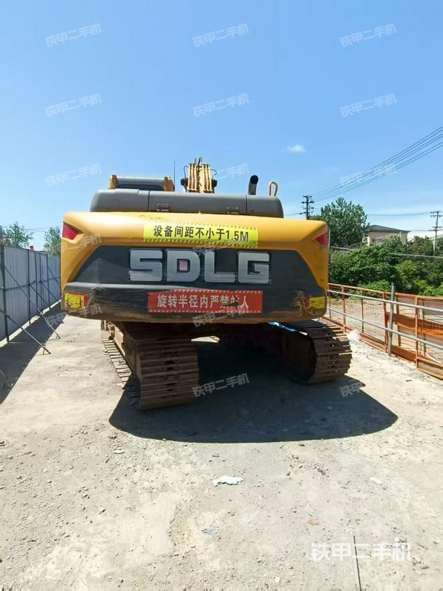 驾驶室顶部（整机外观）